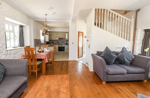 Osmington Mills Cottage | MAGNOLIA COTTAGE OSMINGTON, pet friendly in Osmington