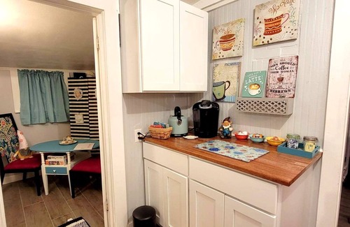 Foley House | Magnolia Gnomes and Gardens, Large Fenced yard and Pets Stay Free!