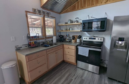 Paluxy Cabin | Magnolia - Hot Tub Gazebo - City Escapes Cabins