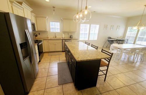 Southaven House | Magnolia House - 5BD/3BA - Family & Pet Friendly!
