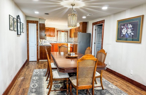 Elberta House | Magnolia House - A Pet Friendly Working Farm