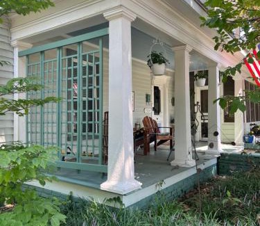 Clover Bed & Breakfast | Magnolia House & Gardens B&B