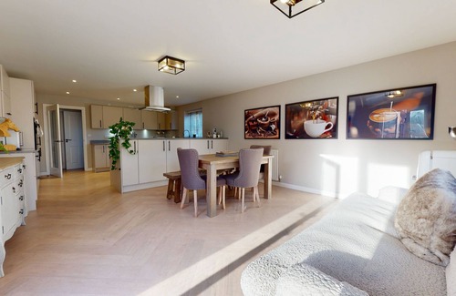 Royal Leamington Spa House | Magnolia House | Leamington Spa Holiday Let | 4 Beds & Sleeps 7
