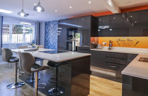 Caversham Cottage | MAGNOLIA HOUSE, pet friendly, with a garden in Caversham