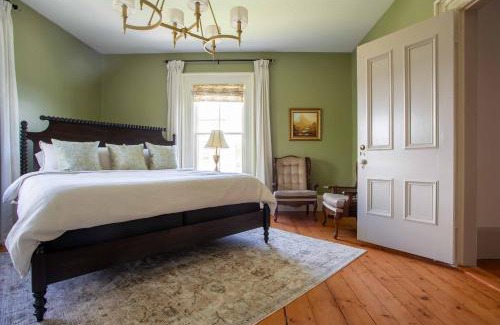 Mahone Bay Hotel | Magnolia Inn