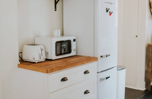 Columbia House | Magnolia Inn - Monthly special thru November. 3,200.00 for a 4 week stay!