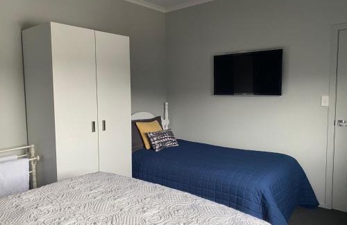 Ohangai Apartment | Magnolia Lane 2 bdrm, 4 bed, Guest House