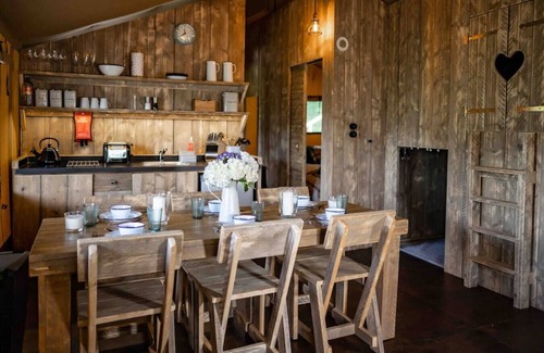 Kingsbridge Cabin | Magnolia Lodge @ Lower Coombe Royal with Hot Tub