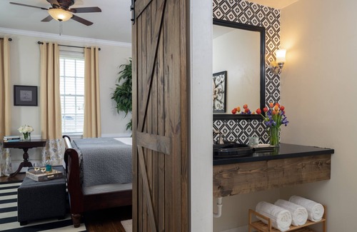 Humboldt Bed & Breakfast | Magnolia Manor and Chapel