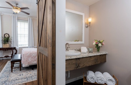 Humboldt Bed & Breakfast | Magnolia Manor and Chapel