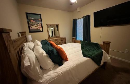 Tupelo Apartment | Magnolia Oasis - 2BD-2BA - Gym, Pool, BBQ Grill