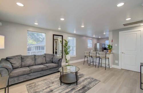 Greater East End House | Magnolia Park Urban Retreat - 2-BD/1-BA with Yard