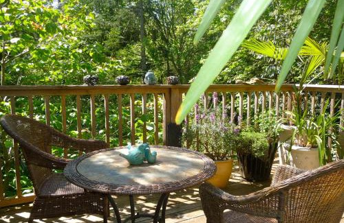 Salt Spring Island Bed & Breakfast | Magnolia Petal