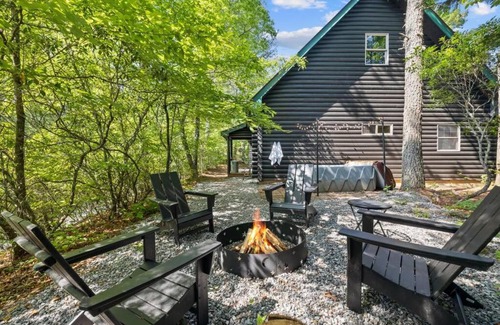 Bryson City House | Magnolia Pine With Hot tub and Mountain Views