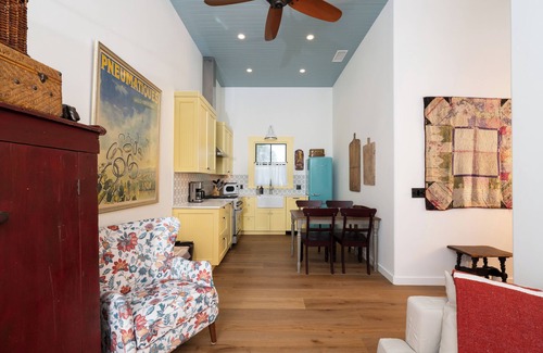 Los Alamos Apartment | Magnolia residence, located downtown between the Union Hotel & Bells restaurant.