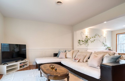 West Saugerties House | Magnolia Retreat | Hot Tub, Pool, Firepit