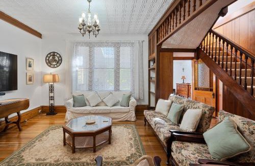 Franklin Bed & Breakfast | Magnolia Room, Franklin Lodge Huon Valley