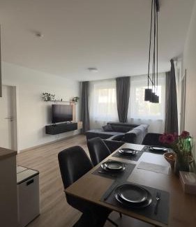 Nivy Apartment | Magnolia Terrace Apart - FREE PARKING, Family & Sport Friendly Area