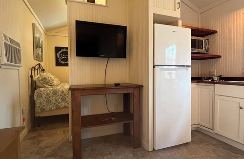 Magnolia House | Magnolia Tiny House - Newly Renovated Charm in Serene Magnolia