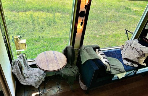 Burbank House | Magnolia Tiny House: Private Hot Tub, Lovely Views