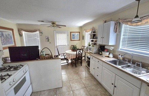 Independence House | Magnolia Vacation Rental w/Porch & Pond