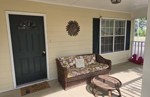 Independence House | Magnolia Vacation Rental w/Porch & Pond
