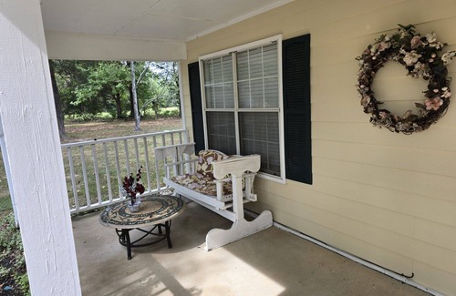 Independence House | Magnolia Vacation Rental w/Porch & Pond