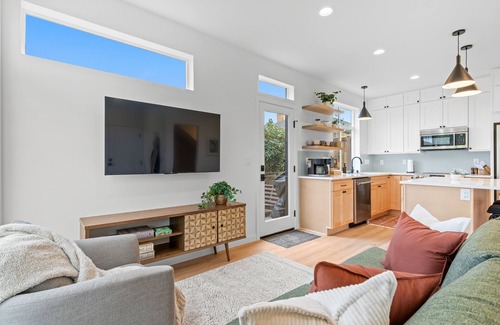 Southeast Magnolia House | Magnolia Village Retreat Walkable 2 Bedroom Home