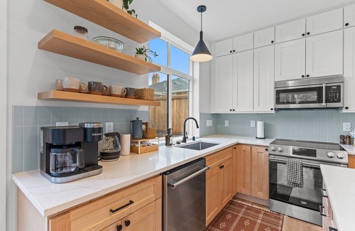 Southeast Magnolia House | Magnolia Village Retreat Walkable 2 Bedroom Home