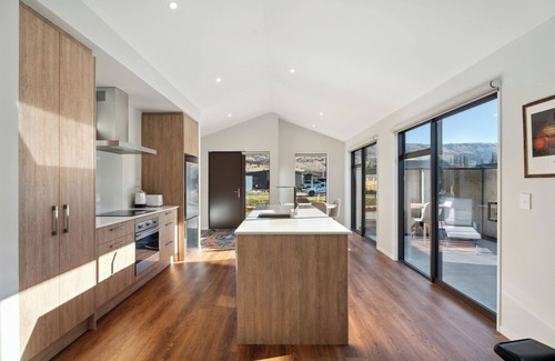 Lowburn House | Magnum Escape - Cromwell Holiday Home