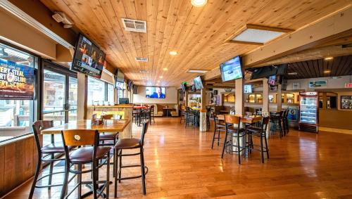 New Cumberland Hotel | Magnuson Grand Harrisburg