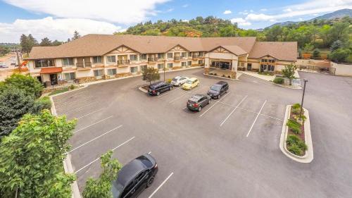 Manitou Springs Hotel | Magnuson Grand Pikes Peak