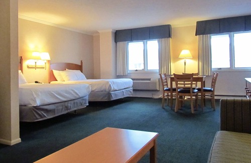Escanaba Hotel | Magnuson Grand Pioneer Inn and Suites