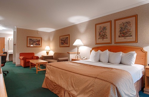 Escanaba Hotel | Magnuson Grand Pioneer Inn and Suites
