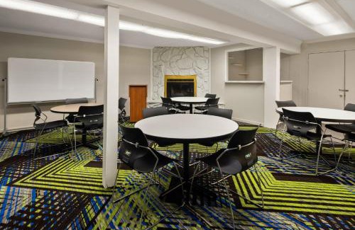 Romulus Hotel | Magnuson Hotel Detroit Airport