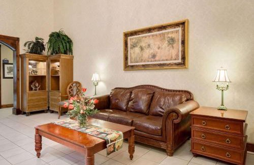 Malone Hotel | Magnuson Hotel West Liberty