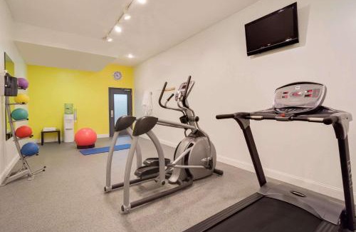 Malone Hotel | Magnuson Hotel West Liberty