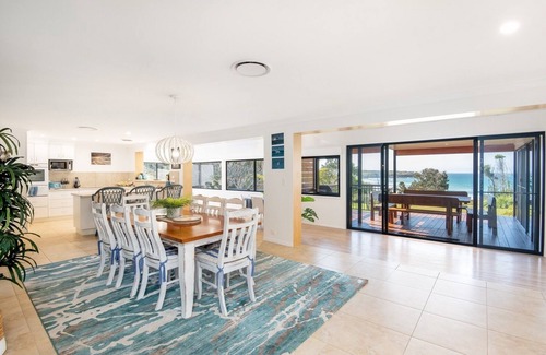 Arrawarra Headland House | Magoo's Seaside Serenity