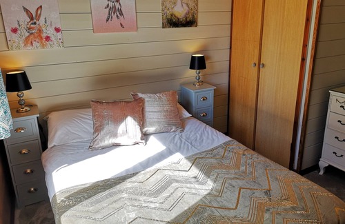 Warminster Ski Chalet | Magpie 3 HOT TUB HuntersMoon-Longleat-Warminster-Bath