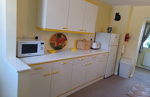 Bruton Cottage | MAGPIE COTTAGE, pet friendly, with a garden in South Brewham