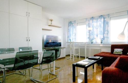 Leon Apartment | Magritte Business grade comfortable apartment.