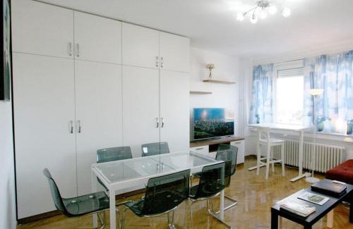 Leon Apartment | Magritte Business grade comfortable apartment.