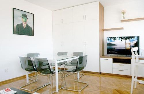 Leon Apartment | Magritte Business grade comfortable apartment.