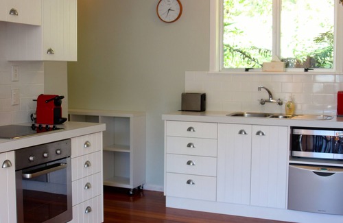 Havelock Cottage | Mahakipawa Waterfront Hideaway - Belvue Bay Home