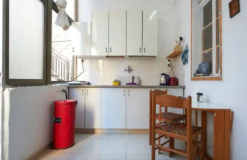Mea She'arim House | Mahana Yehuda. Hidden Place - Expert host.