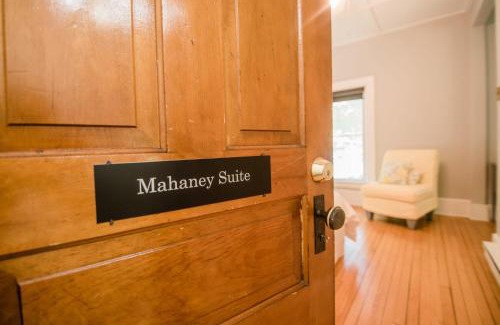 Central Lake House | Mahaney Suite BW Boutique Hotel
