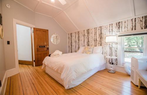 Central Lake House | Mahaney Suite BW Boutique Hotel