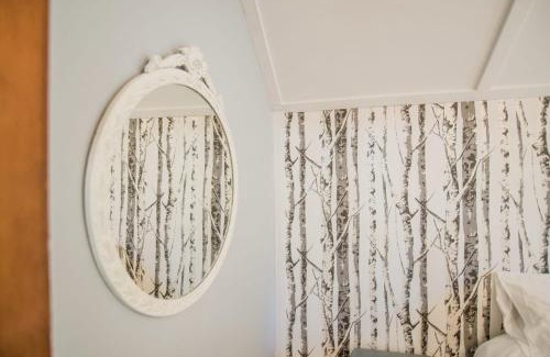 Central Lake House | Mahaney Suite BW Boutique Hotel