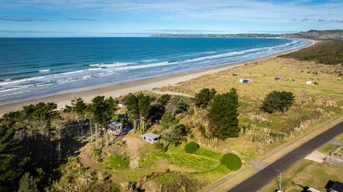 Mahia House | Mahanga Dunes Retreat - Mahia Holiday Home