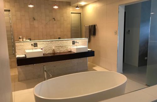 Cardwell House | Mahi Mahi Hinchinbrook